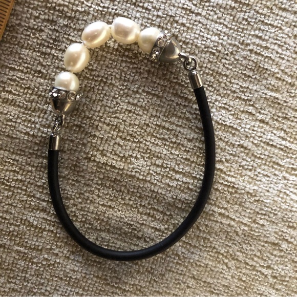 Lia Sophia Jewelry - Cute real pearl Lia Sophia bracelet